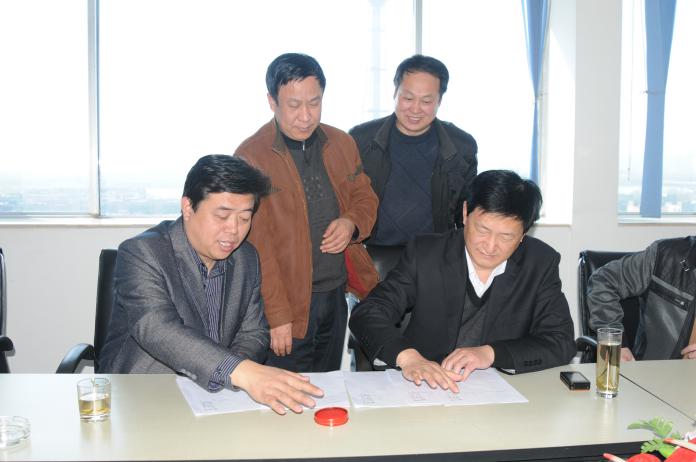 2012年3月31日，洛陽(yáng)市國(guó)資委與魏振幫、李佑生、?？≥x、李愛科、張斌等5人組成的職工聯(lián)合購(gòu)買體簽訂《產(chǎn)權(quán)轉(zhuǎn)讓協(xié)議》。